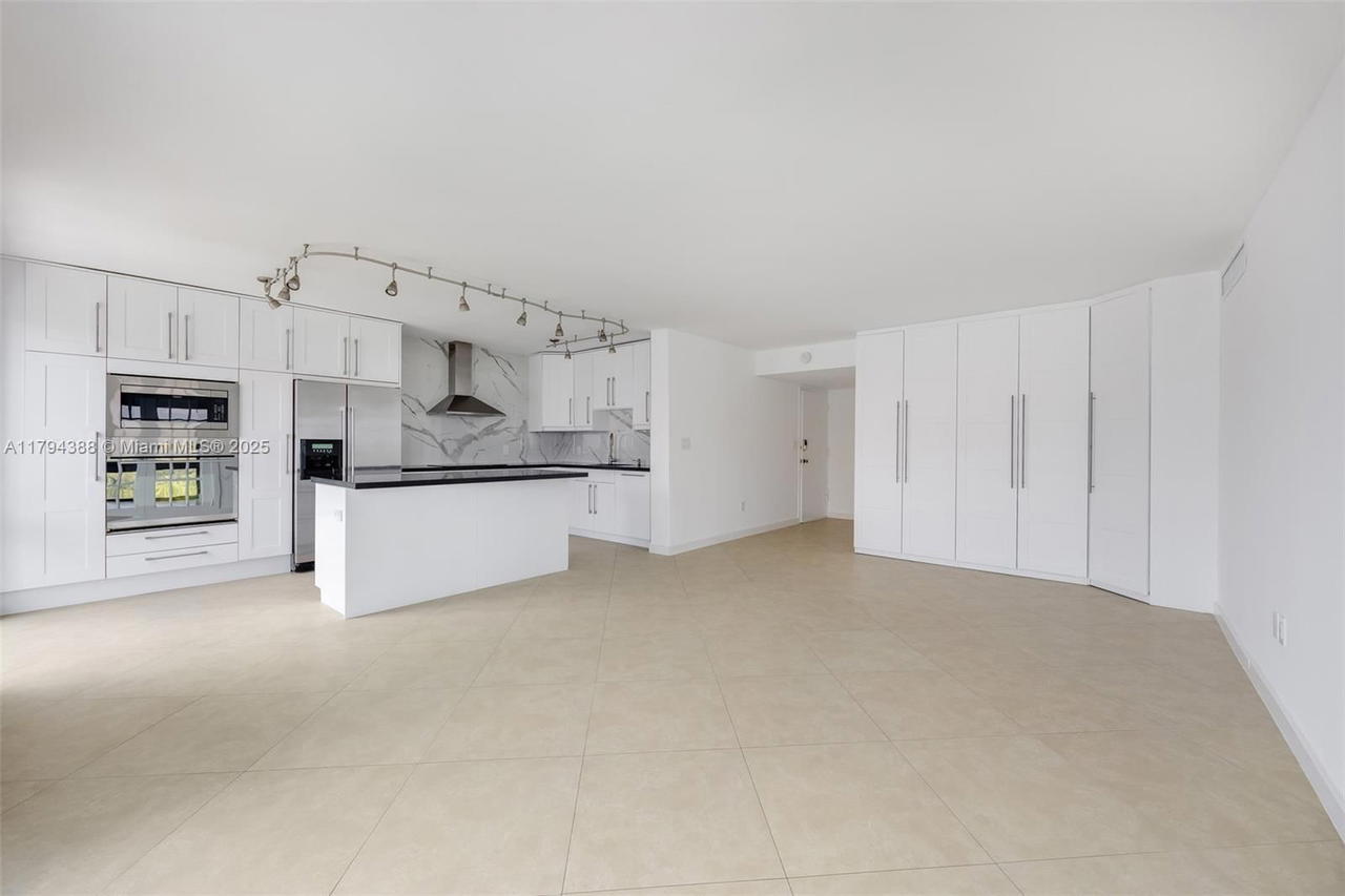 Real estate property located at 1600 Bayshore Ln #8D, Miami-dade, 1600 South Bayshore Lane, Coconut Grove, FL