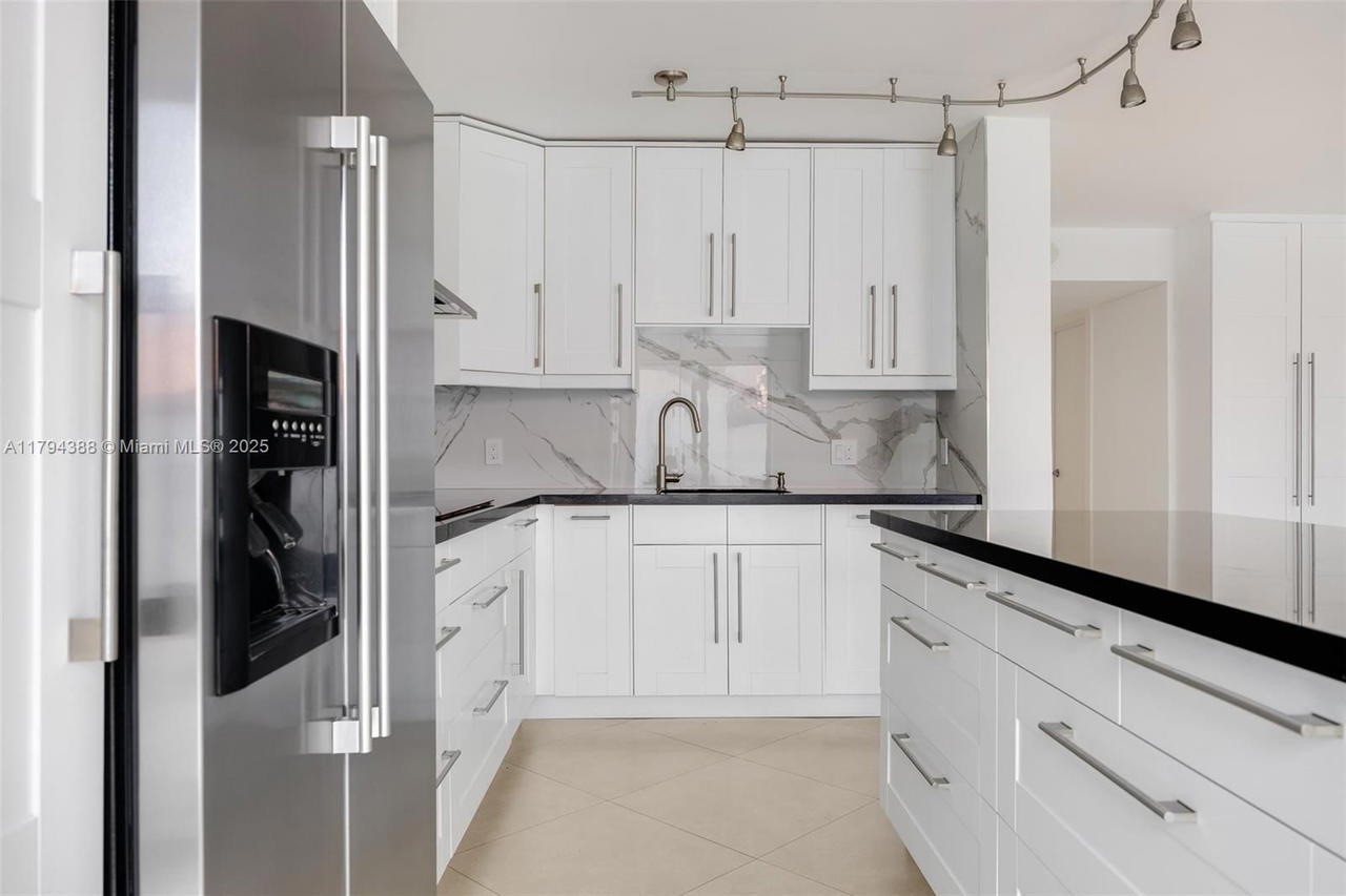 Real estate property located at 1600 Bayshore Ln #8D, Miami-dade, 1600 South Bayshore Lane, Coconut Grove, FL