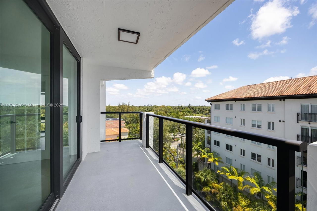 Real estate property located at 1600 Bayshore Ln #8D, Miami-dade, 1600 South Bayshore Lane, Coconut Grove, FL