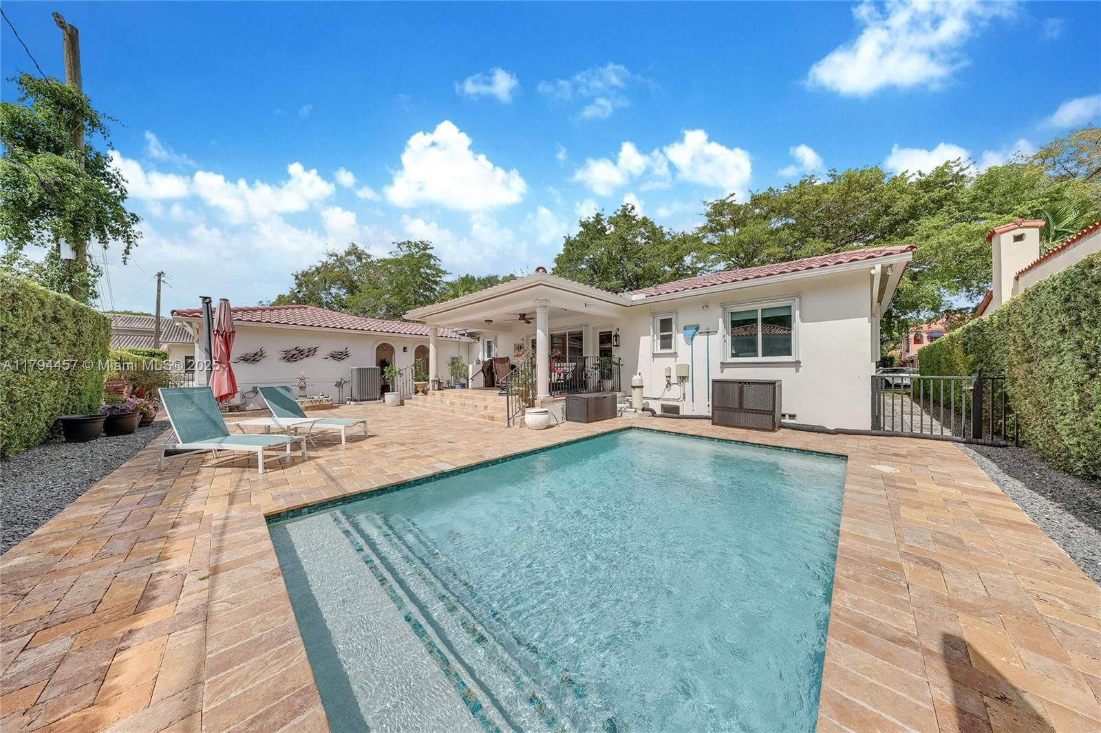 Real estate property located at 1402 Tangier St, Miami-dade, Coral Gables Granada Sec, Coral Gables, FL