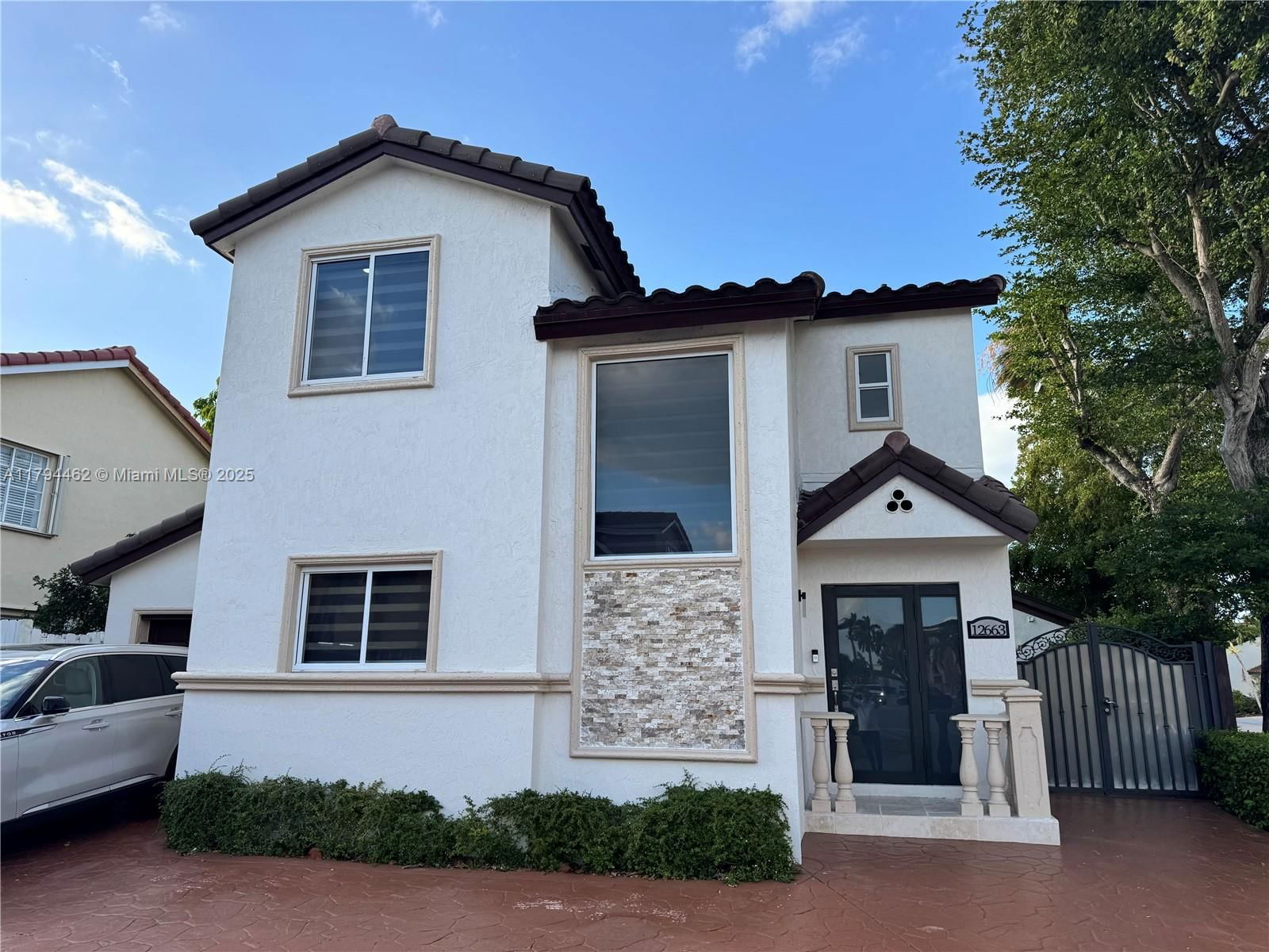 Real estate property located at 12663 8th Way, Miami-dade, Lake Pointe Sec 4, Miami, FL
