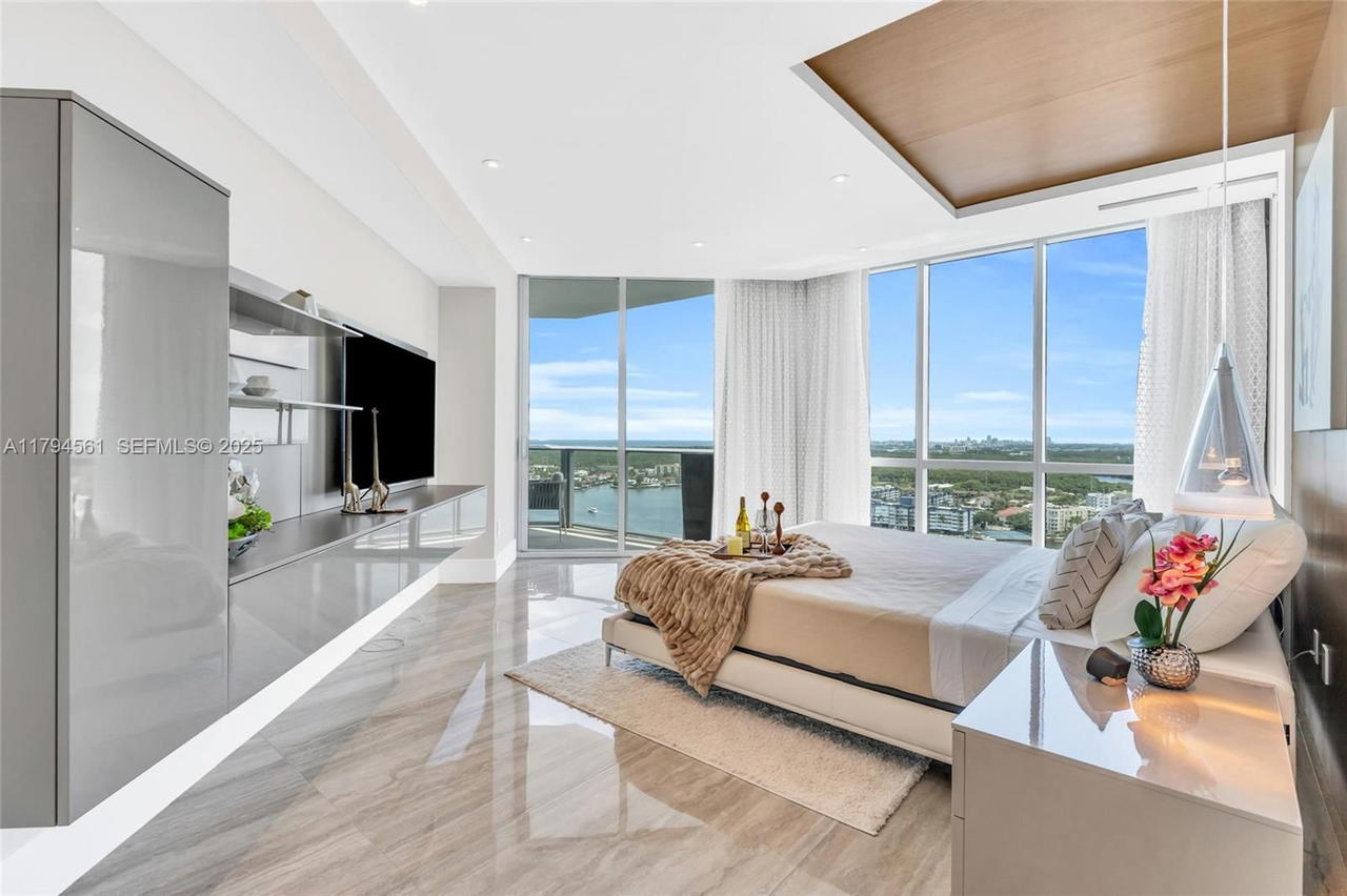 Real estate property located at 17111 Biscayne Blvd #2208, Miami-dade, Marina Palms Residences S, Aventura, FL
