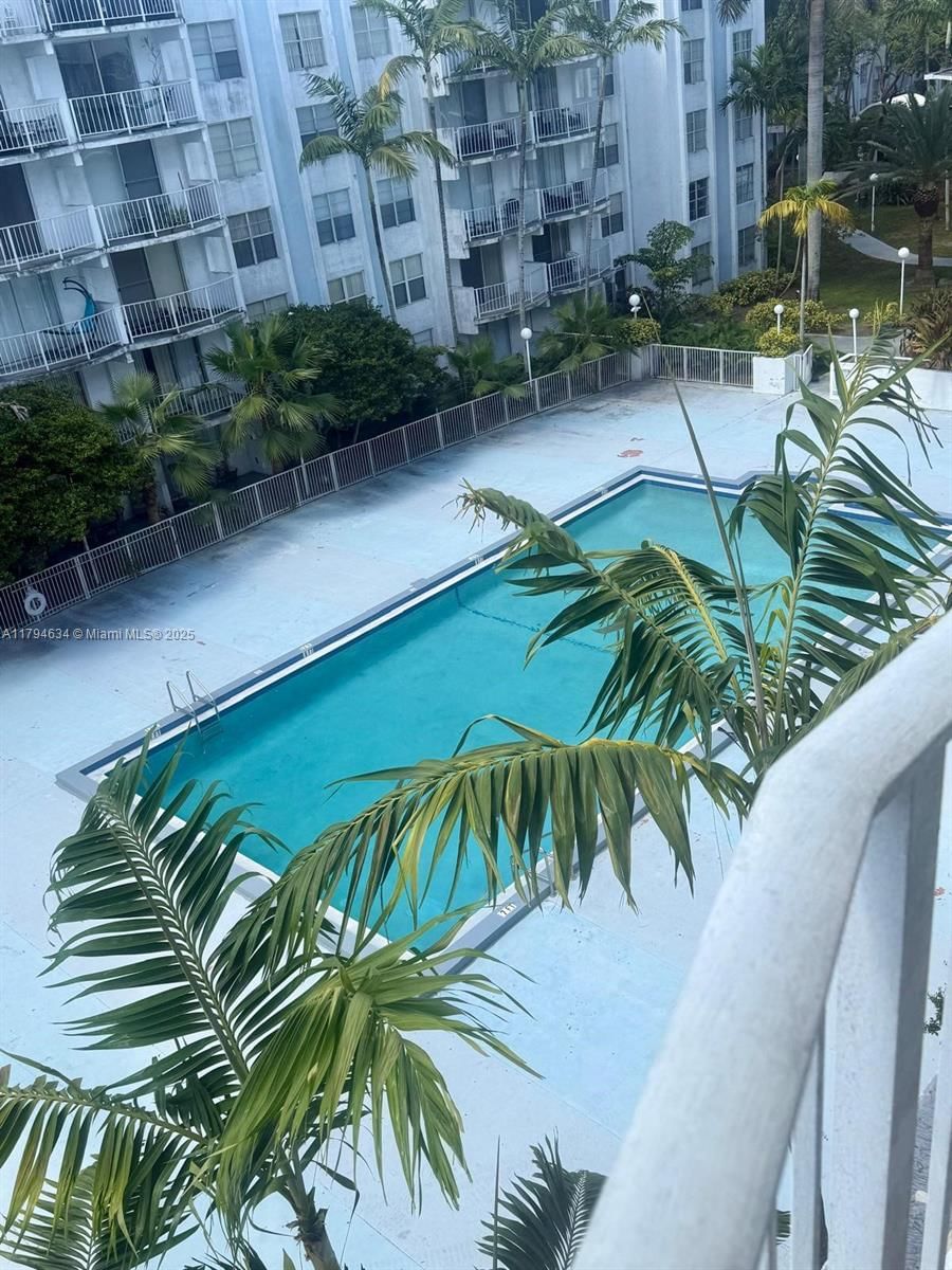 Real estate property located at 488 165th St Rd B-512, Miami-dade, Montecarlo Condo, Miami, FL