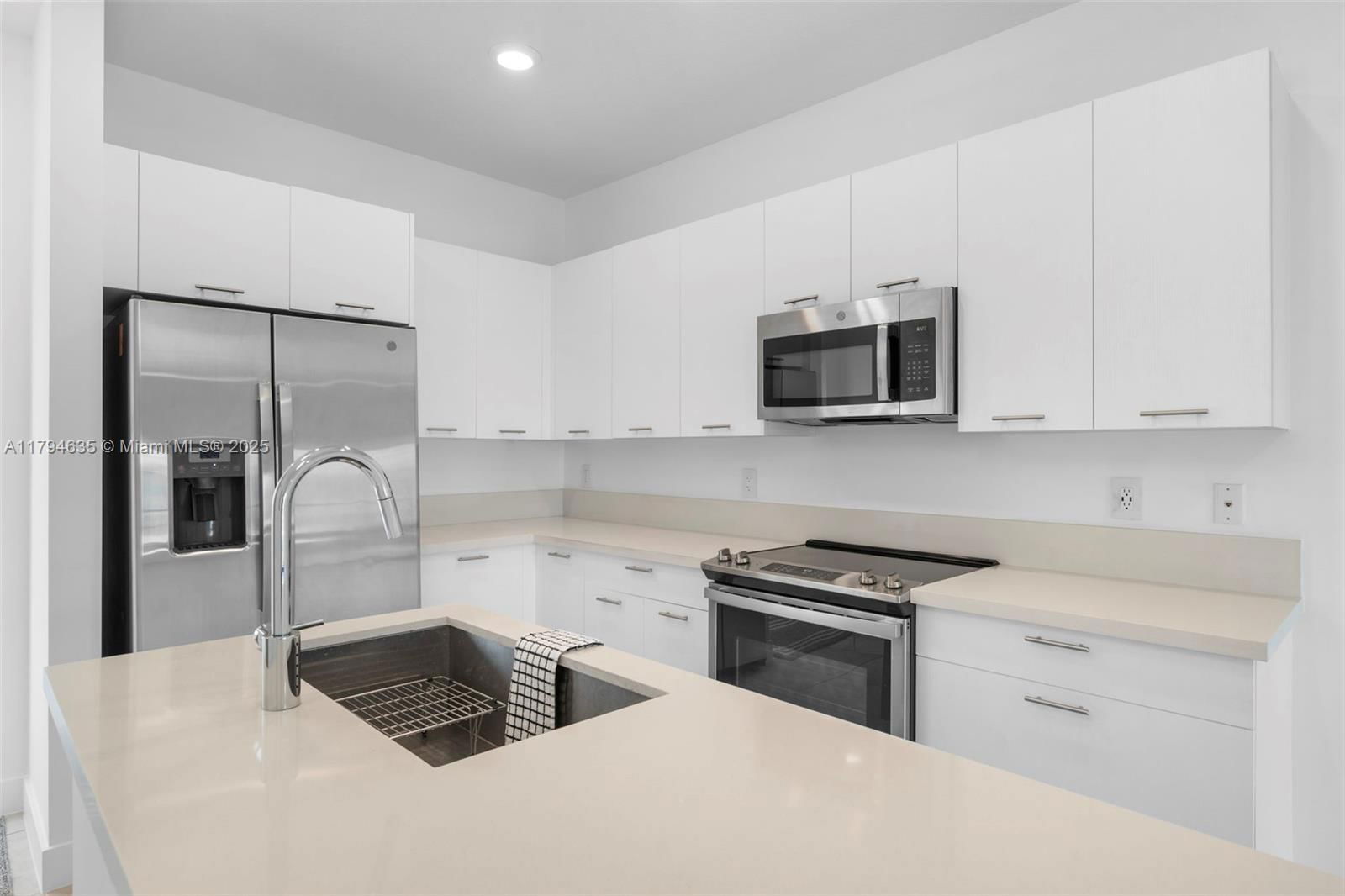 Real estate property located at 4636 84th Ave #43, Miami-dade, Urbana At The Residences C, Doral, FL