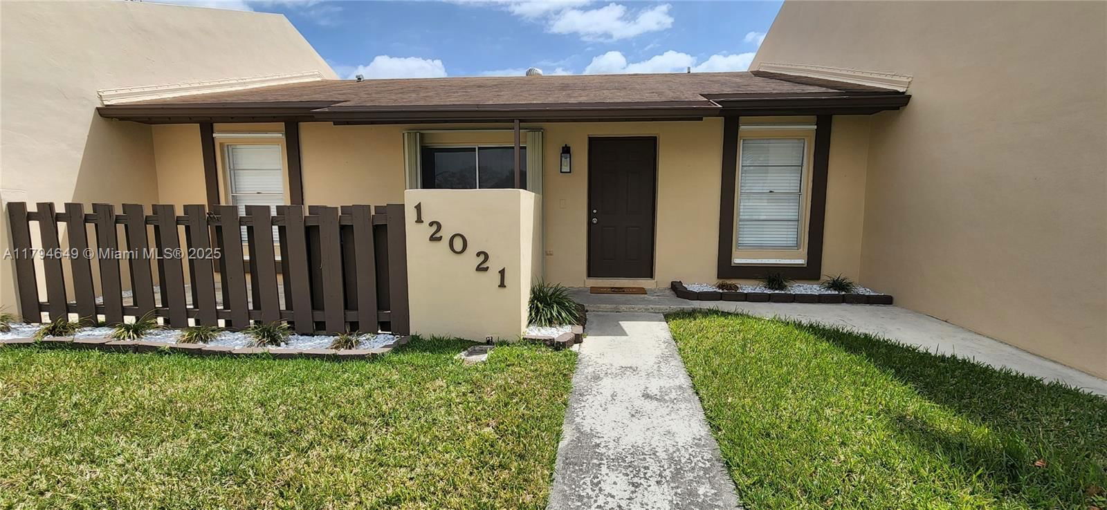 Real estate property located at 12021 110th St Cir E, Miami-dade, Devon-aire Villas Sec 3, Miami, FL