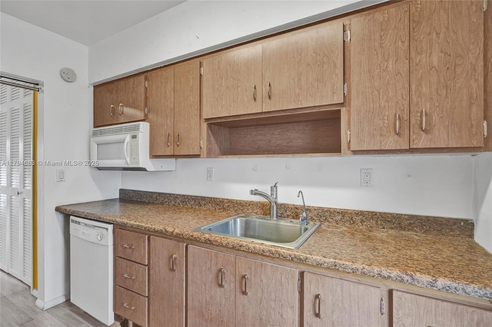 Real estate property located at 13105 Ixora Ct #319, Miami-dade, Keystone Arms Condo, North Miami, FL