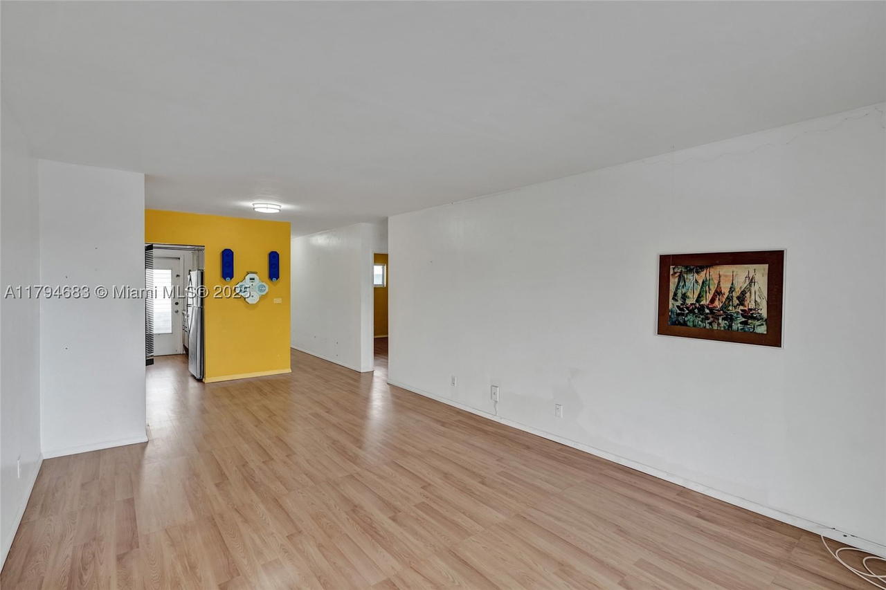 Real estate property located at 13105 Ixora Ct #319, Miami-dade, Keystone Arms Condo, North Miami, FL