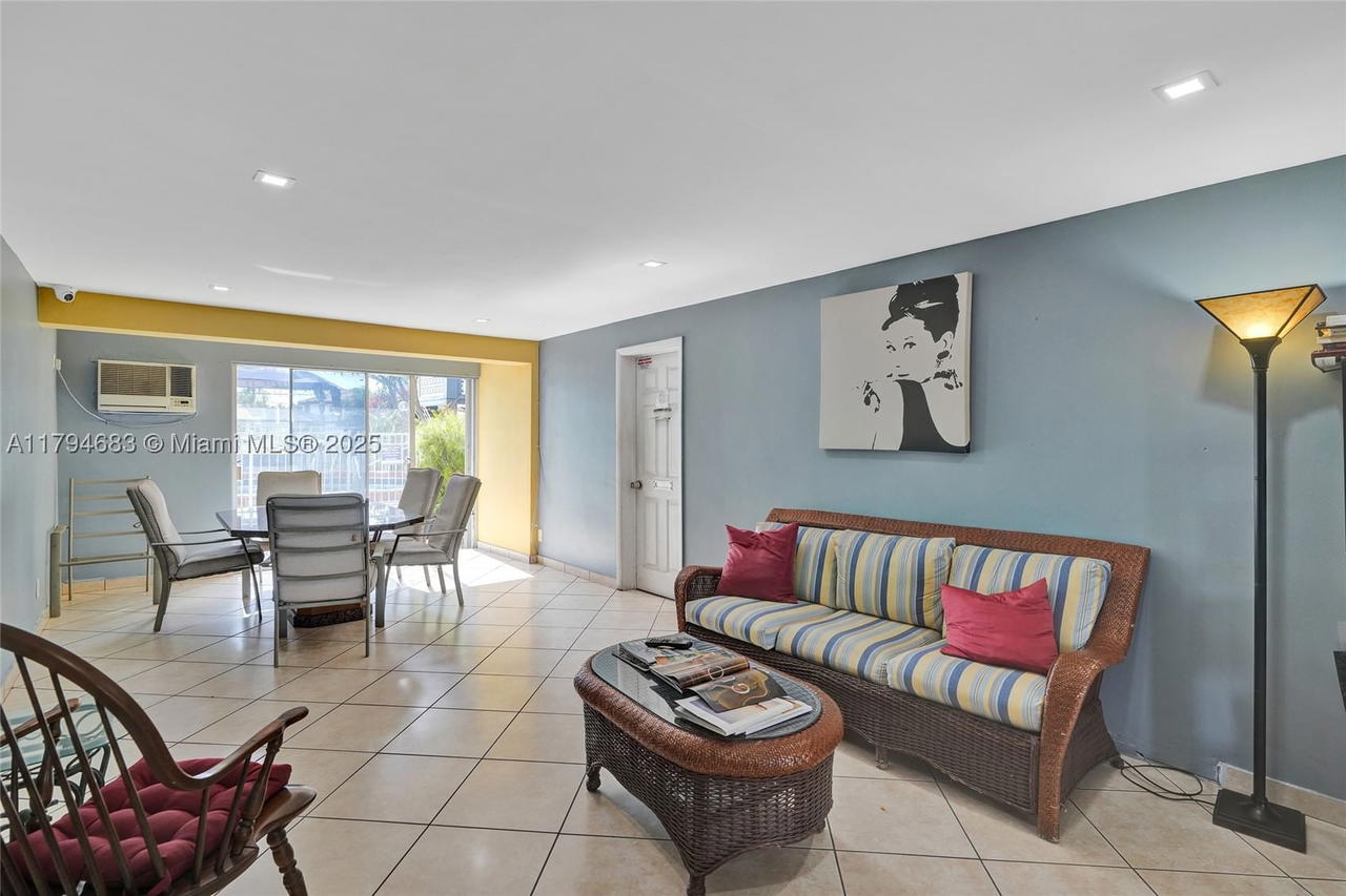 Real estate property located at 13105 Ixora Ct #319, Miami-dade, Keystone Arms Condo, North Miami, FL