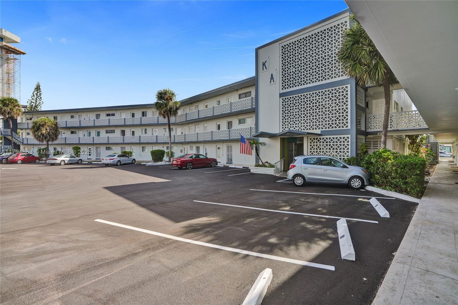 Real estate property located at 13105 Ixora Ct #319, Miami-dade, Keystone Arms Condo, North Miami, FL