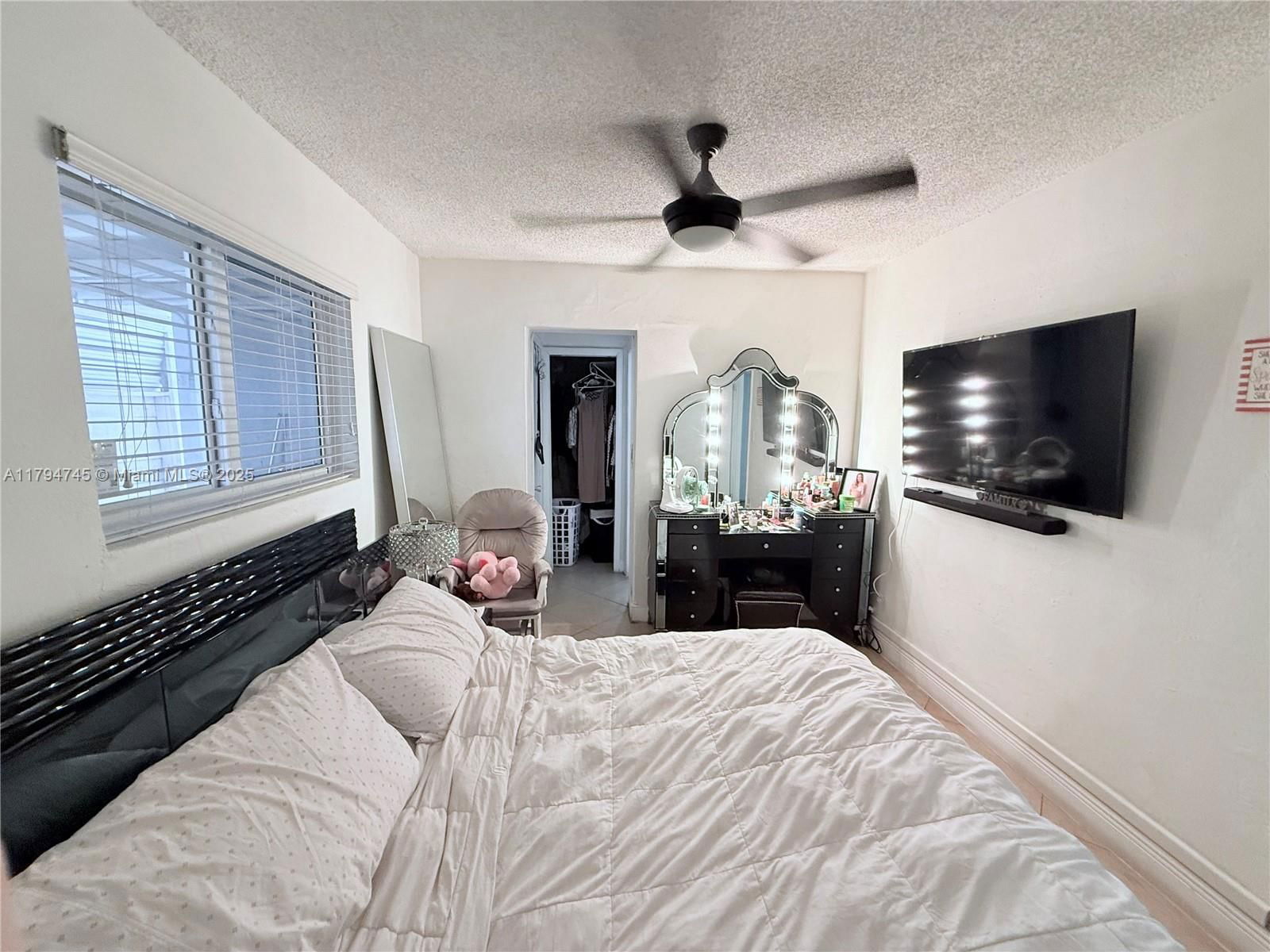 Real estate property located at 1360 4th Ln, Miami-dade, Manor Gardens, Hialeah, FL