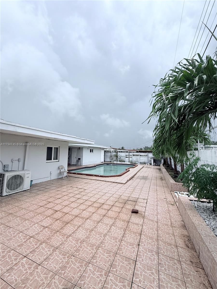 Real estate property located at 1360 4th Ln, Miami-dade, Manor Gardens, Hialeah, FL