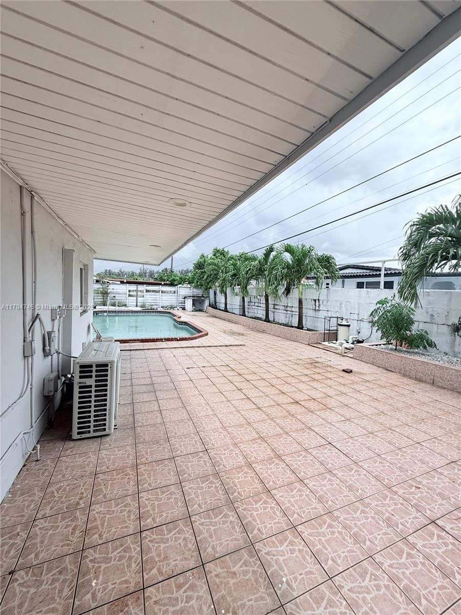 Real estate property located at 1360 4th Ln, Miami-dade, Manor Gardens, Hialeah, FL