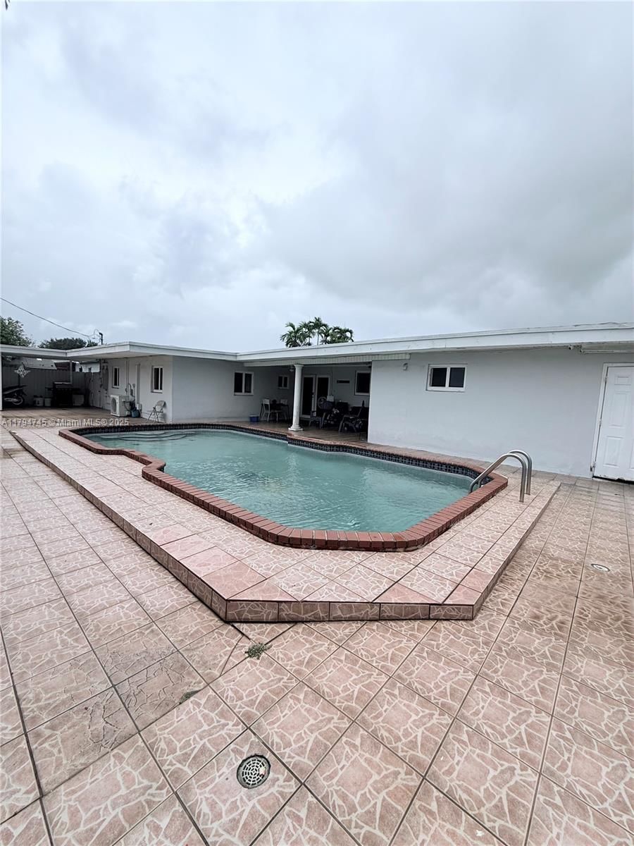 Real estate property located at 1360 4th Ln, Miami-dade, Manor Gardens, Hialeah, FL