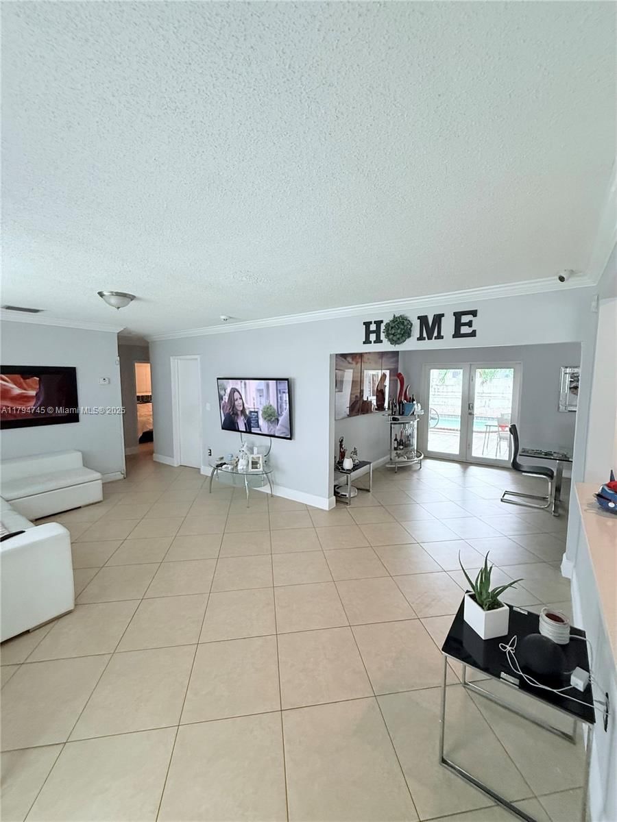 Real estate property located at 1360 4th Ln, Miami-dade, Manor Gardens, Hialeah, FL