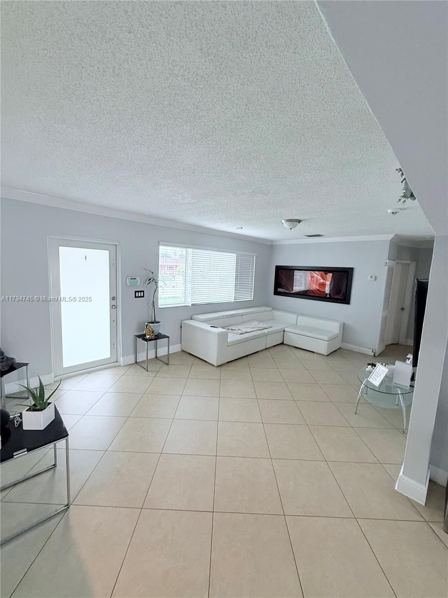 Real estate property located at 1360 4th Ln, Miami-dade, Manor Gardens, Hialeah, FL