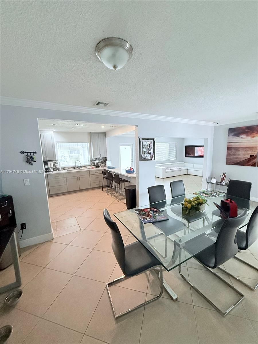 Real estate property located at 1360 4th Ln, Miami-dade, Manor Gardens, Hialeah, FL