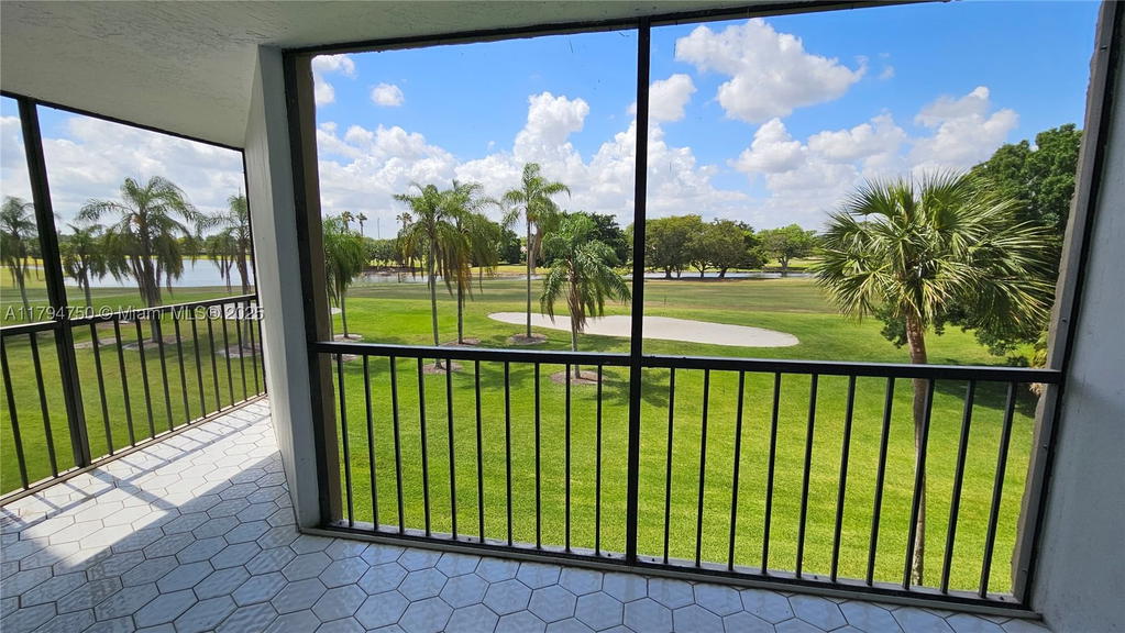 Real estate property located at 16300 Golf Club Rd #315, Broward, Country Club Apts At, Weston, FL