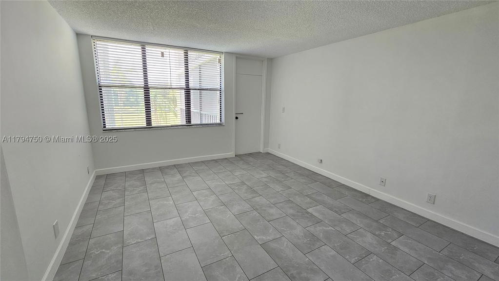 Real estate property located at 16300 Golf Club Rd #315, Broward, Country Club Apts At, Weston, FL
