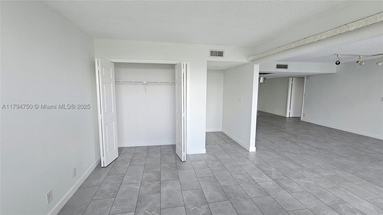 Real estate property located at 16300 Golf Club Rd #315, Broward, Country Club Apts At, Weston, FL