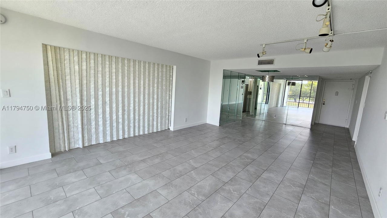 Real estate property located at 16300 Golf Club Rd #315, Broward, Country Club Apts At, Weston, FL