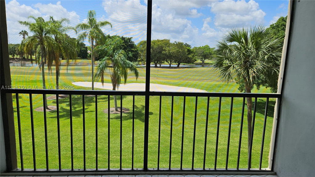 Real estate property located at 16300 Golf Club Rd #315, Broward, Country Club Apts At, Weston, FL