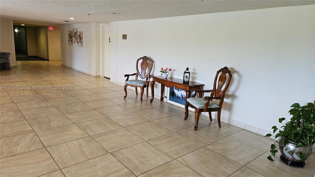 Real estate property located at 16300 Golf Club Rd #315, Broward, Country Club Apts At, Weston, FL