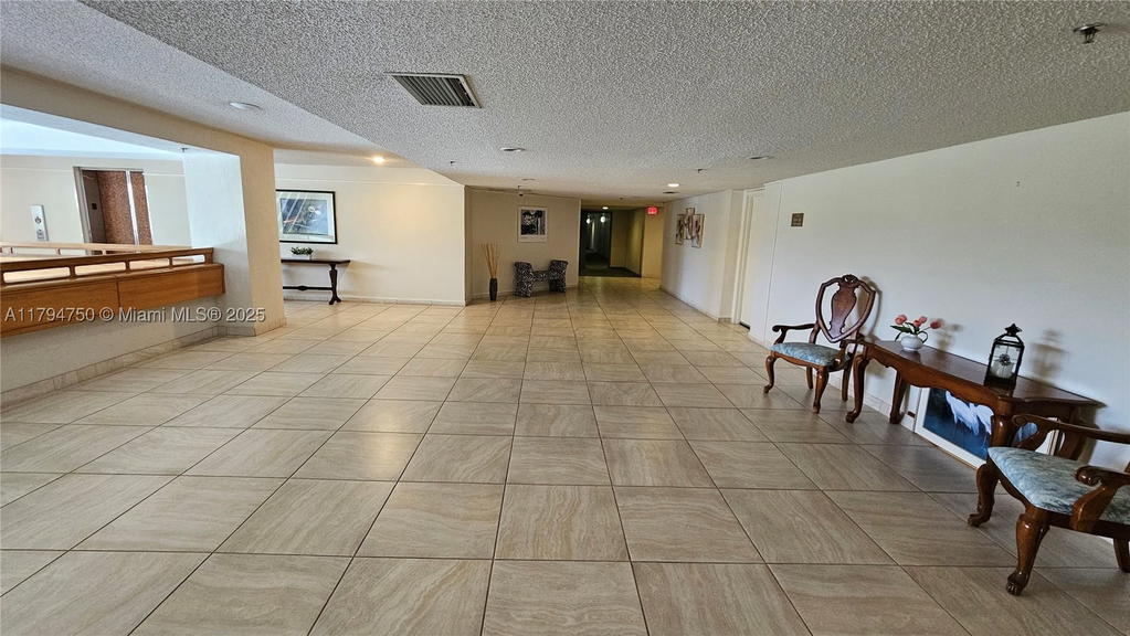 Real estate property located at 16300 Golf Club Rd #315, Broward, Country Club Apts At, Weston, FL
