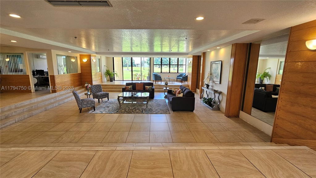 Real estate property located at 16300 Golf Club Rd #315, Broward, Country Club Apts At, Weston, FL