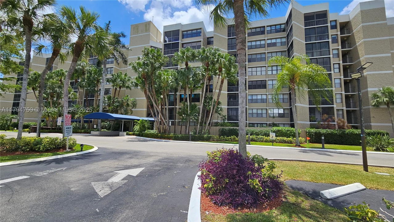 Real estate property located at 16300 Golf Club Rd #315, Broward, Country Club Apts At, Weston, FL