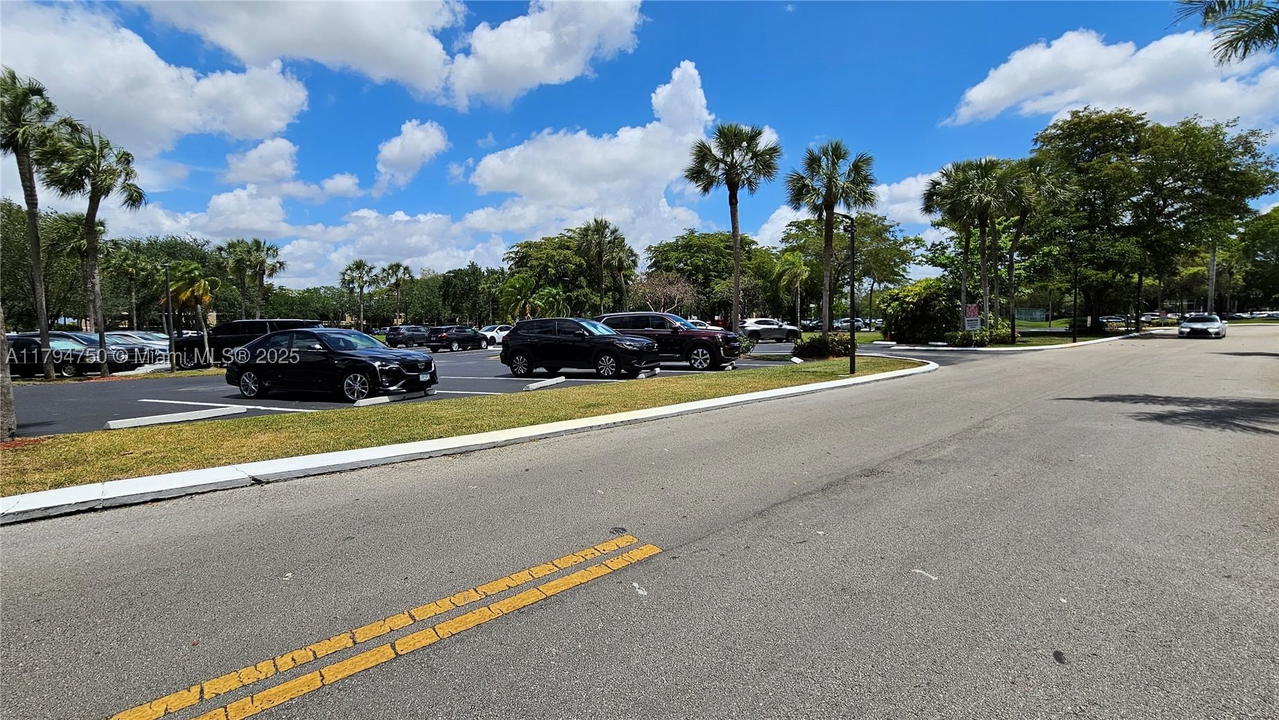 Real estate property located at 16300 Golf Club Rd #315, Broward, Country Club Apts At, Weston, FL