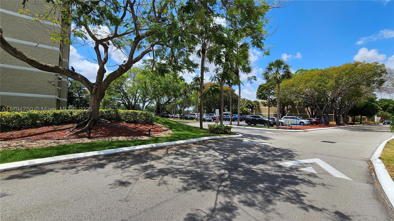 Real estate property located at 16300 Golf Club Rd #315, Broward, Country Club Apts At, Weston, FL