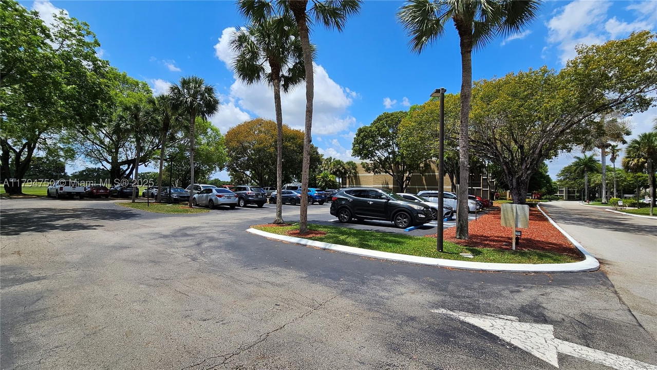 Real estate property located at 16300 Golf Club Rd #315, Broward, Country Club Apts At, Weston, FL