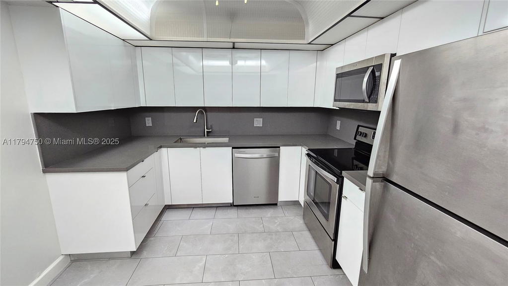 Real estate property located at 16300 Golf Club Rd #315, Broward, Country Club Apts At, Weston, FL