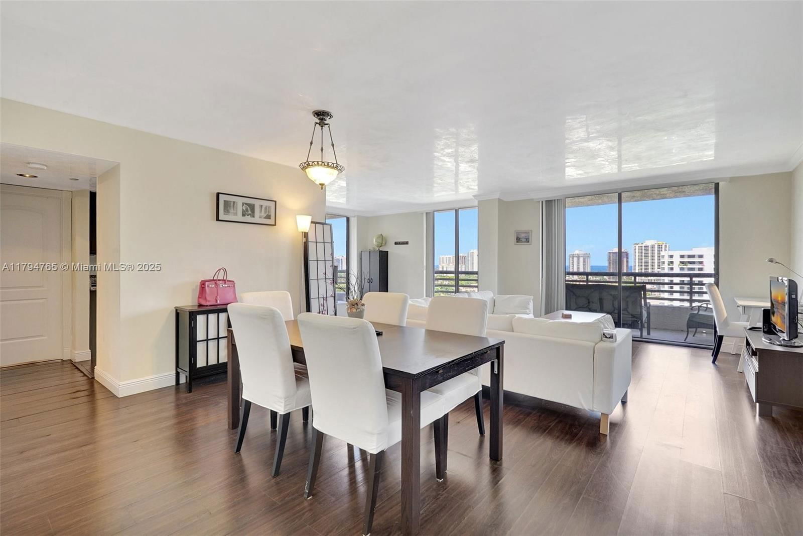 Real estate property located at 3300 191 St LPH 07, Miami-dade, Parc Central Aventura Sou, Aventura, FL