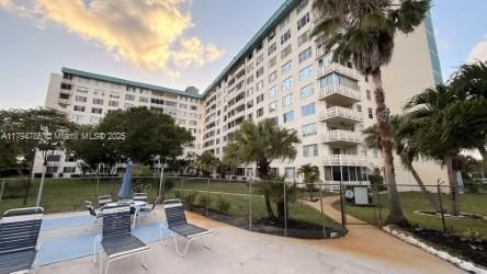 Real estate property located at 4330 Hillcrest Dr #214, Broward, Hillcrest East No 23 Cond, Hollywood, FL