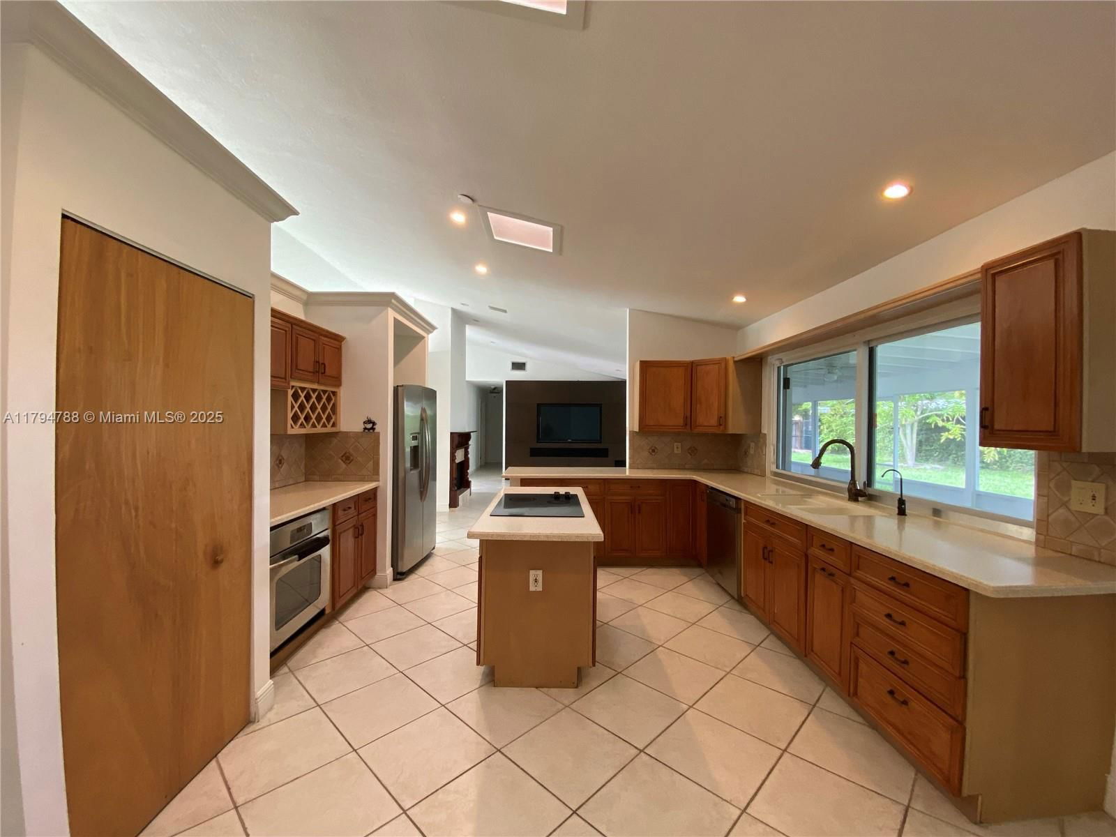 Real estate property located at 8701 191st St, Miami-dade, Whispering Pines Estates, Cutler Bay, FL