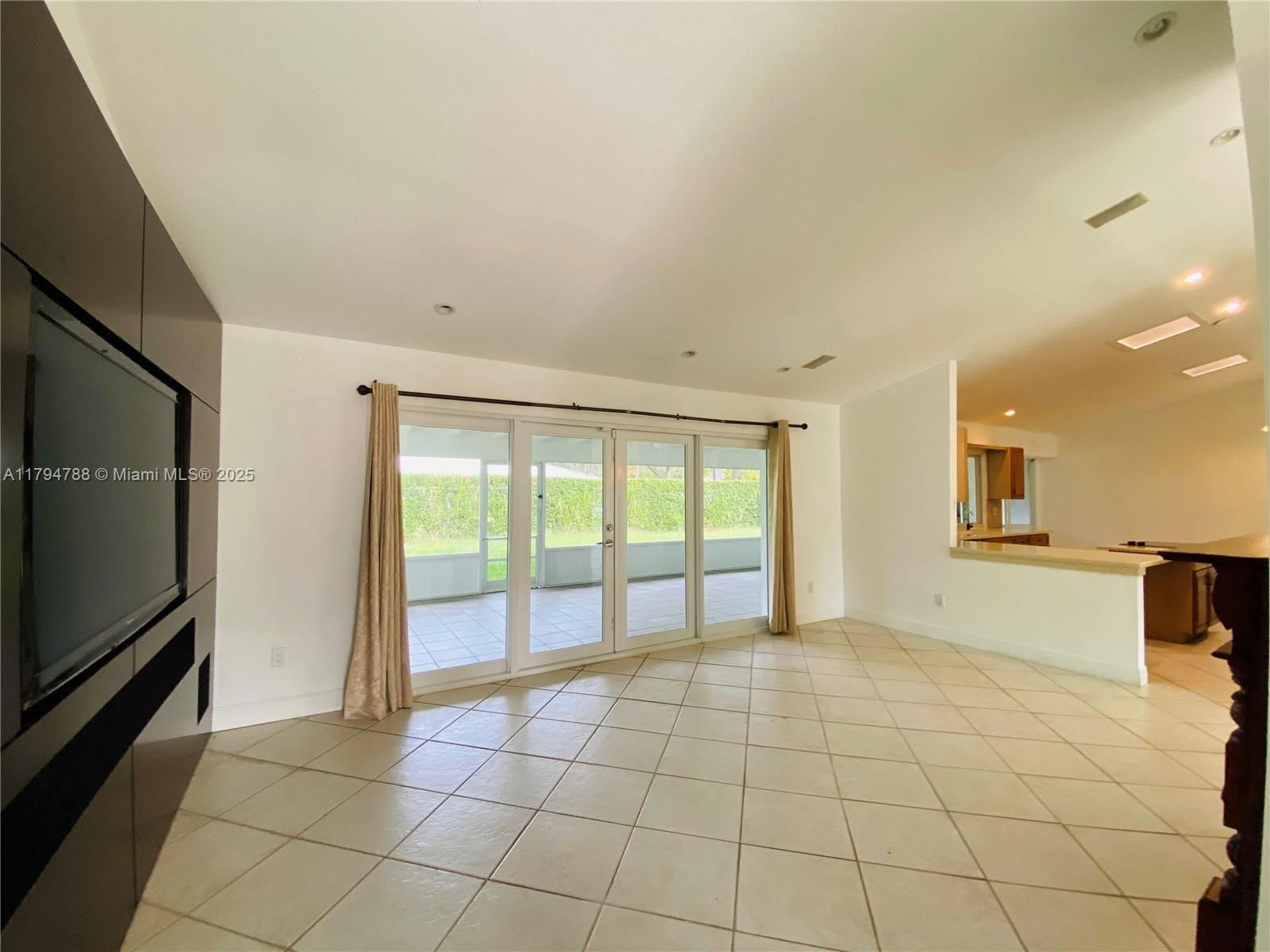 Real estate property located at 8701 191st St, Miami-dade, Whispering Pines Estates, Cutler Bay, FL