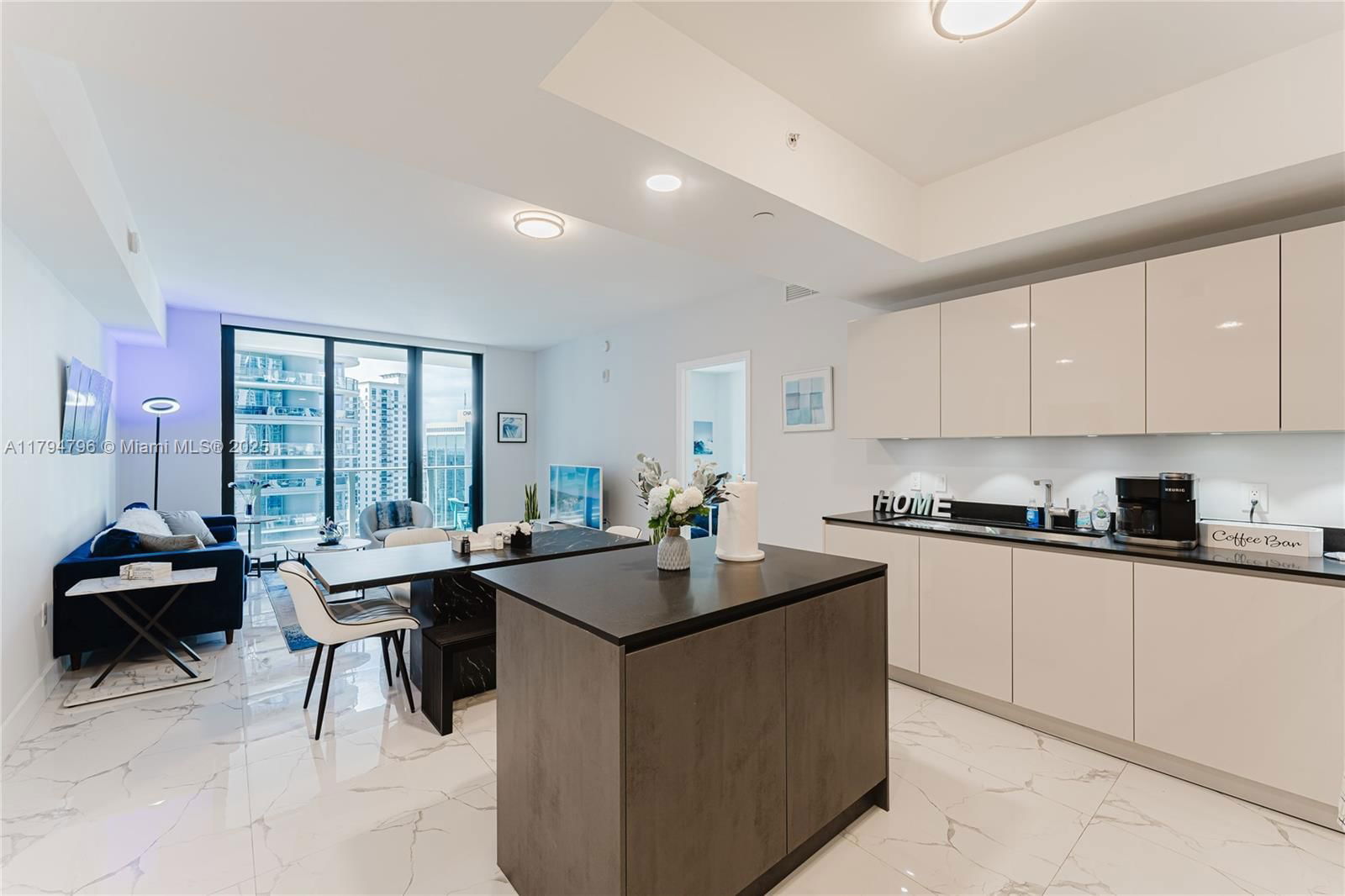 Real estate property located at 1010 Brickell Ave #2709, Miami-dade, 1010 Brickell Condo, Miami, FL