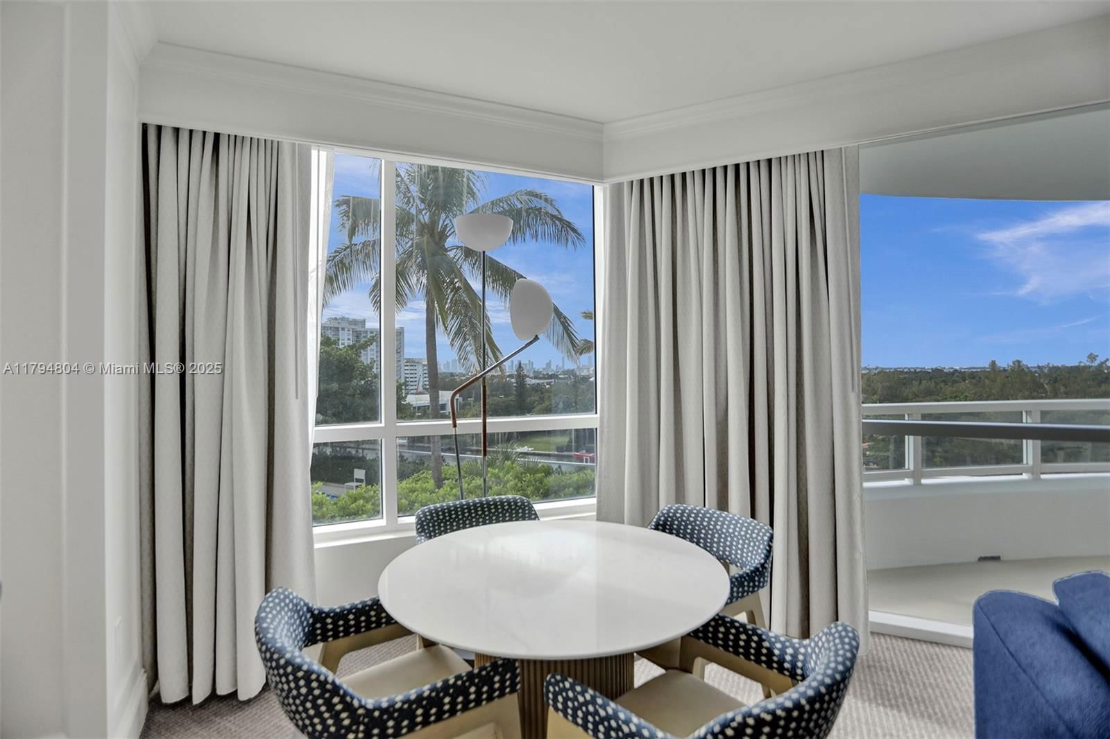 Real estate property located at 4401 Collins Ave #814, Miami-dade, Fontainebleau Ii Tresor, Miami Beach, FL