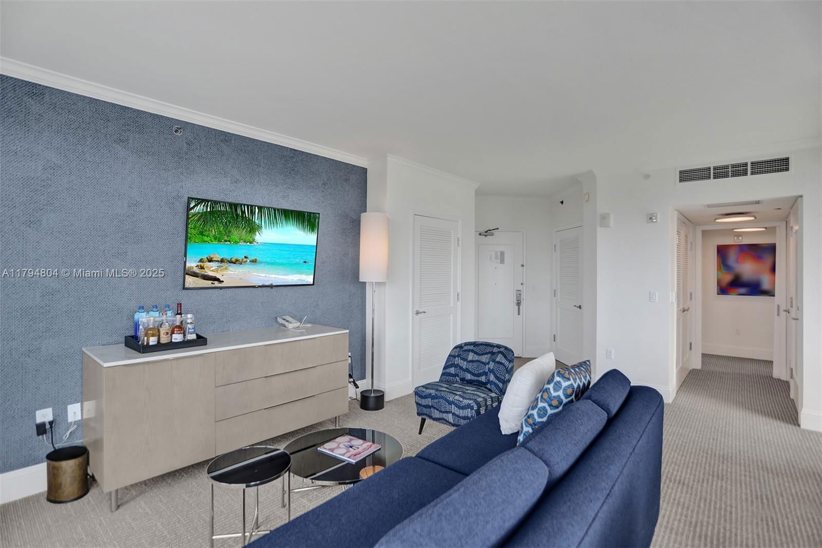 Real estate property located at 4401 Collins Ave #814, Miami-dade, Fontainebleau Ii Tresor, Miami Beach, FL