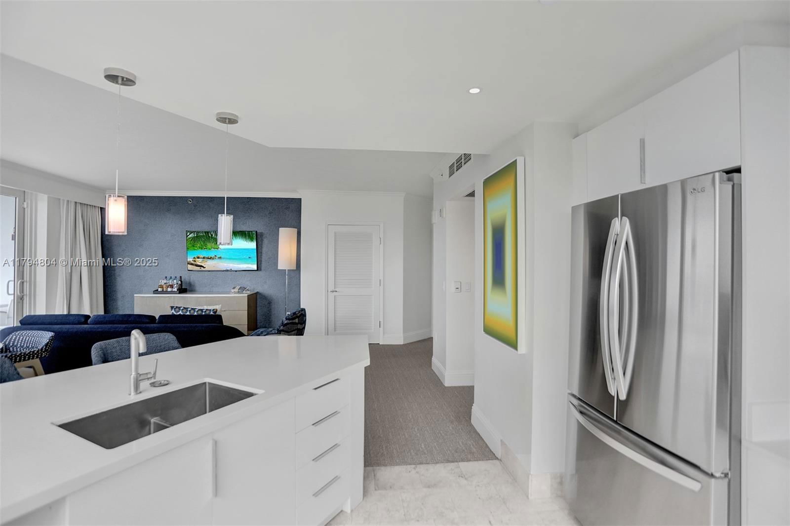 Real estate property located at 4401 Collins Ave #814, Miami-dade, Fontainebleau Ii Tresor, Miami Beach, FL