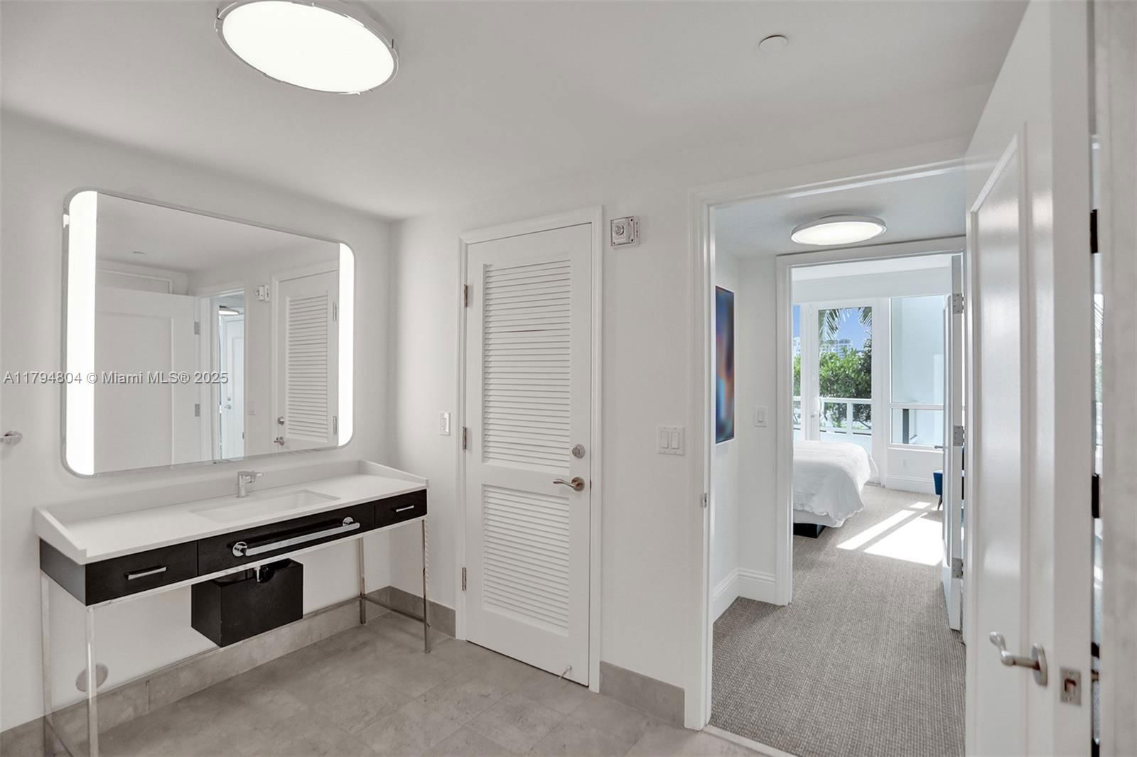 Real estate property located at 4401 Collins Ave #814, Miami-dade, Fontainebleau Ii Tresor, Miami Beach, FL