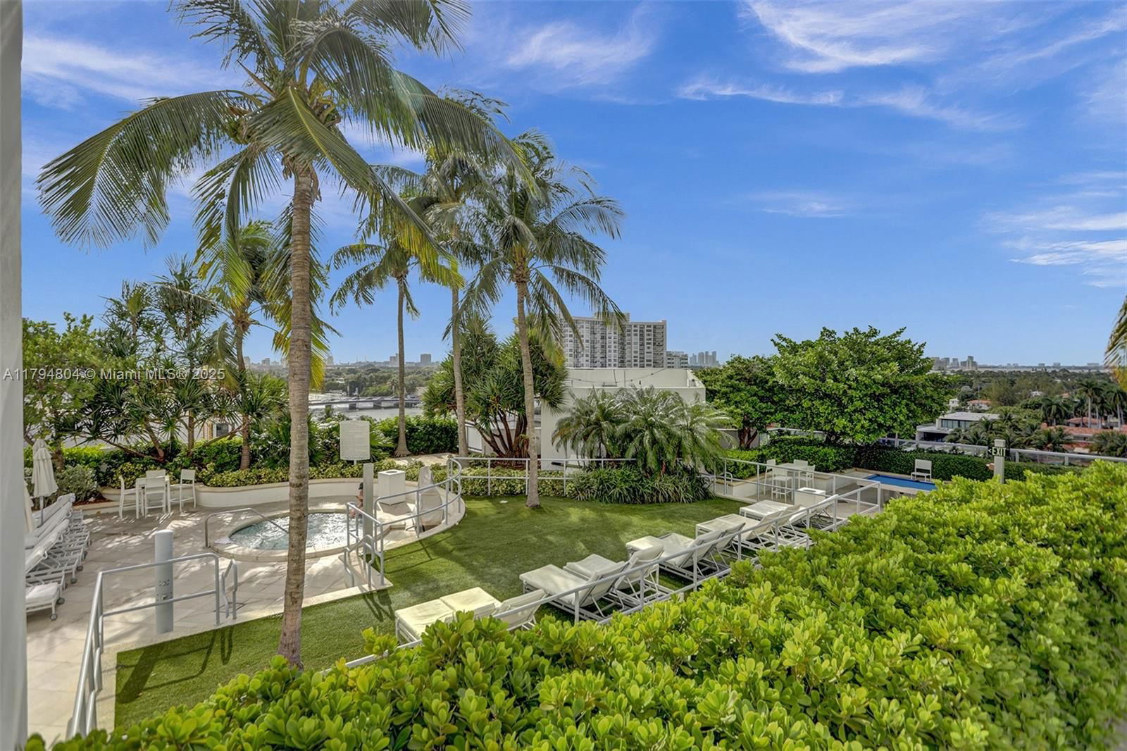 Real estate property located at 4401 Collins Ave #814, Miami-dade, Fontainebleau Ii Tresor, Miami Beach, FL