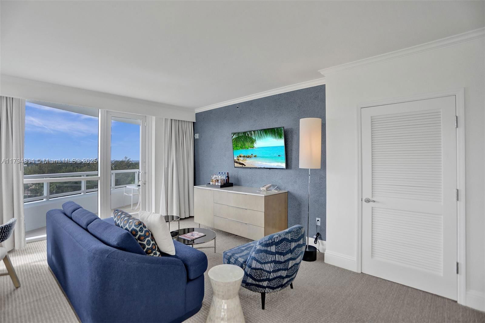 Real estate property located at 4401 Collins Ave #814, Miami-dade, Fontainebleau Ii Tresor, Miami Beach, FL