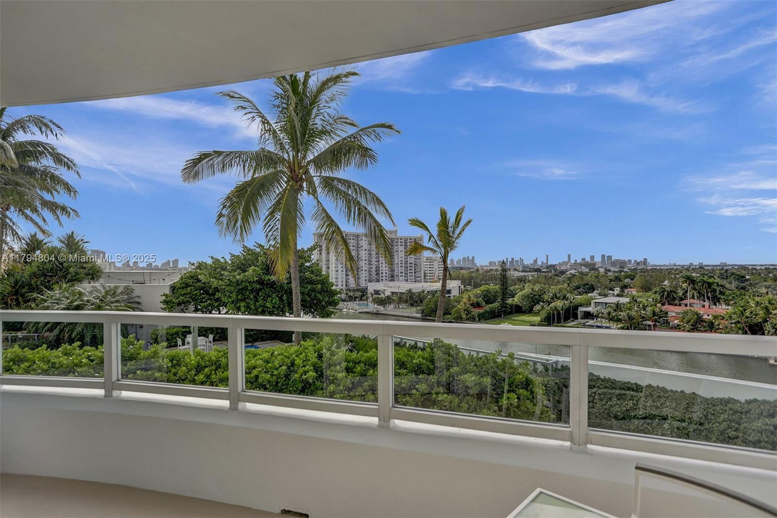 Real estate property located at 4401 Collins Ave #814, Miami-dade, Fontainebleau Ii Tresor, Miami Beach, FL