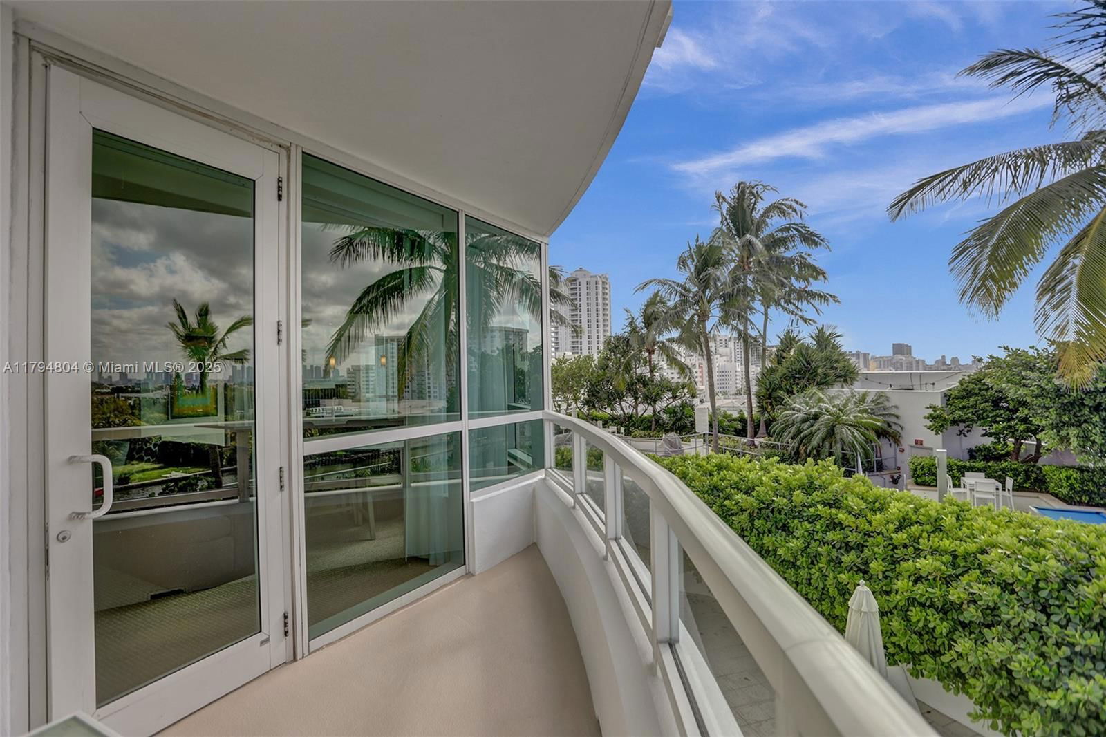 Real estate property located at 4401 Collins Ave #814, Miami-dade, Fontainebleau Ii Tresor, Miami Beach, FL
