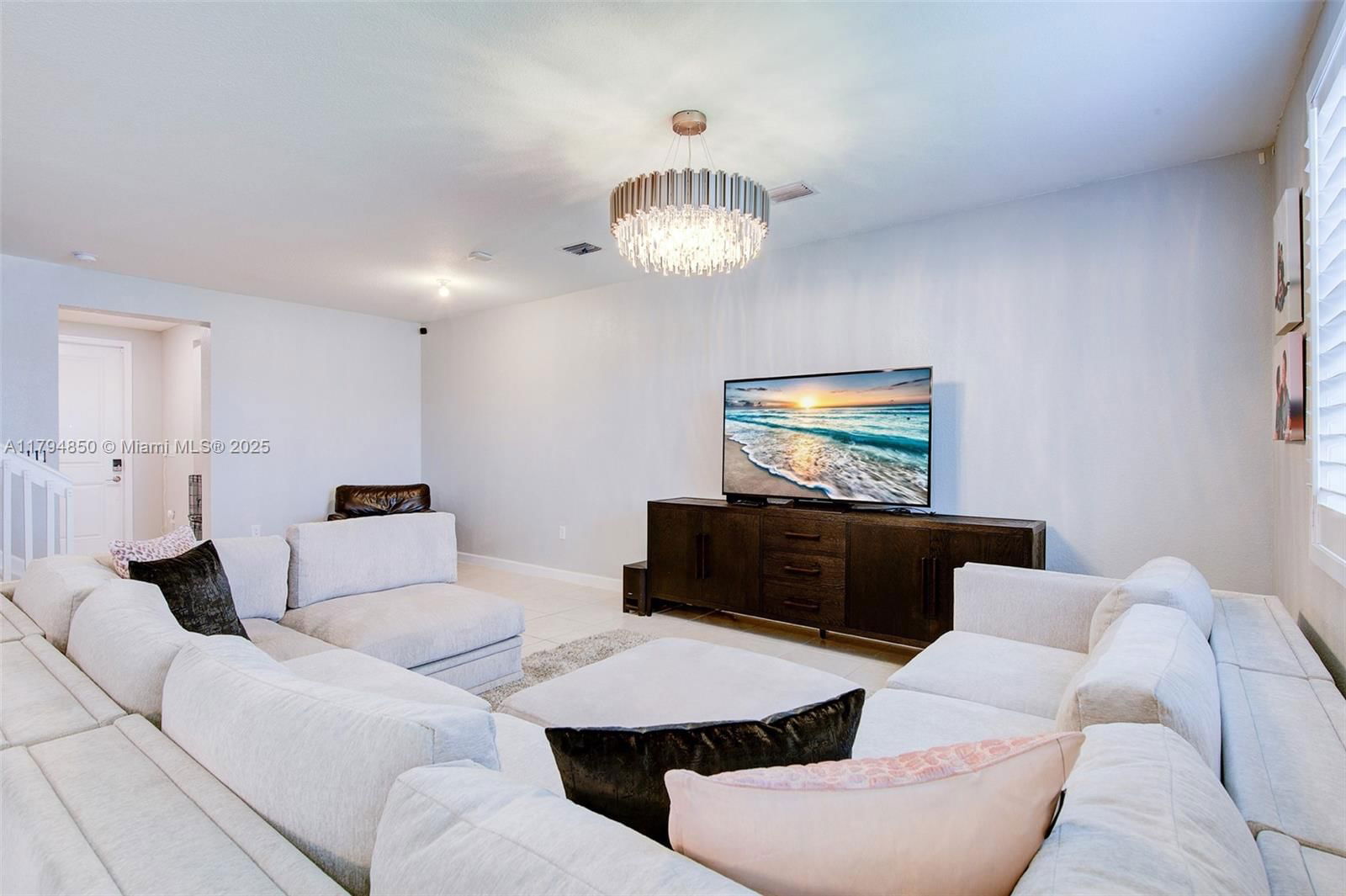 Real estate property located at 2575 2nd St, Miami-dade, Kingman Commons, Homestead, FL