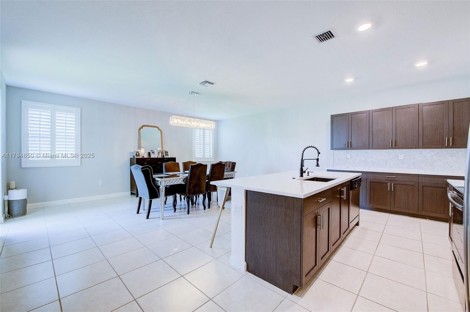 Real estate property located at 2575 2nd St, Miami-dade, Kingman Commons, Homestead, FL