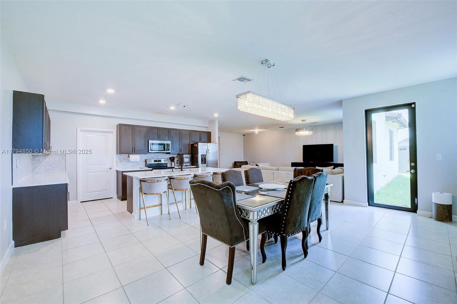 Real estate property located at 2575 2nd St, Miami-dade, Kingman Commons, Homestead, FL