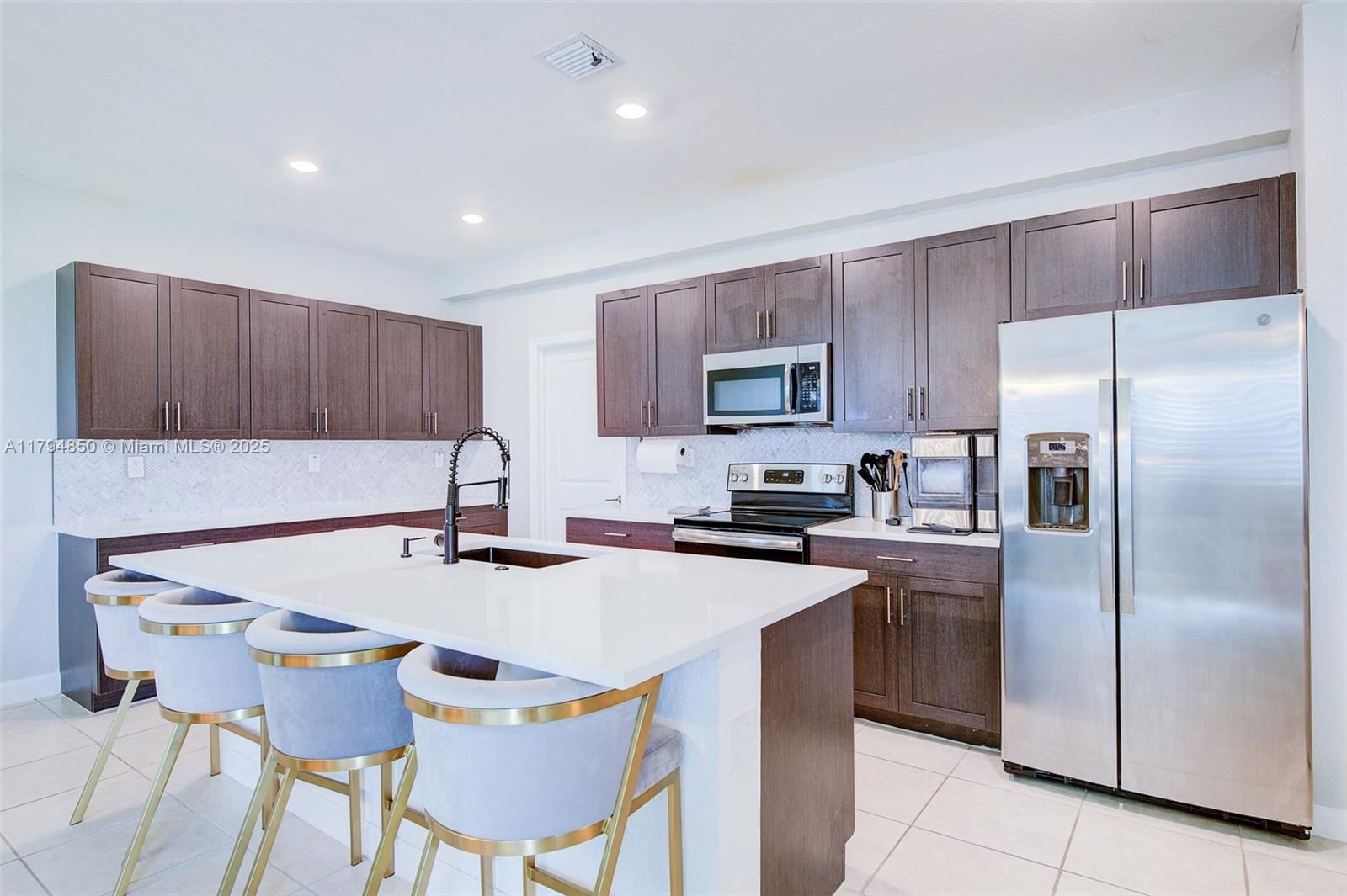 Real estate property located at 2575 2nd St, Miami-dade, Kingman Commons, Homestead, FL